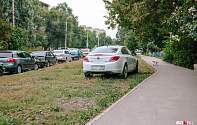 Штрафы за парковку на газоне узаконят на федеральном уровне.