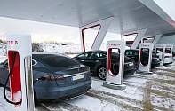 Tesla разработала технологию для зарядки автомобиля за 15 минут.