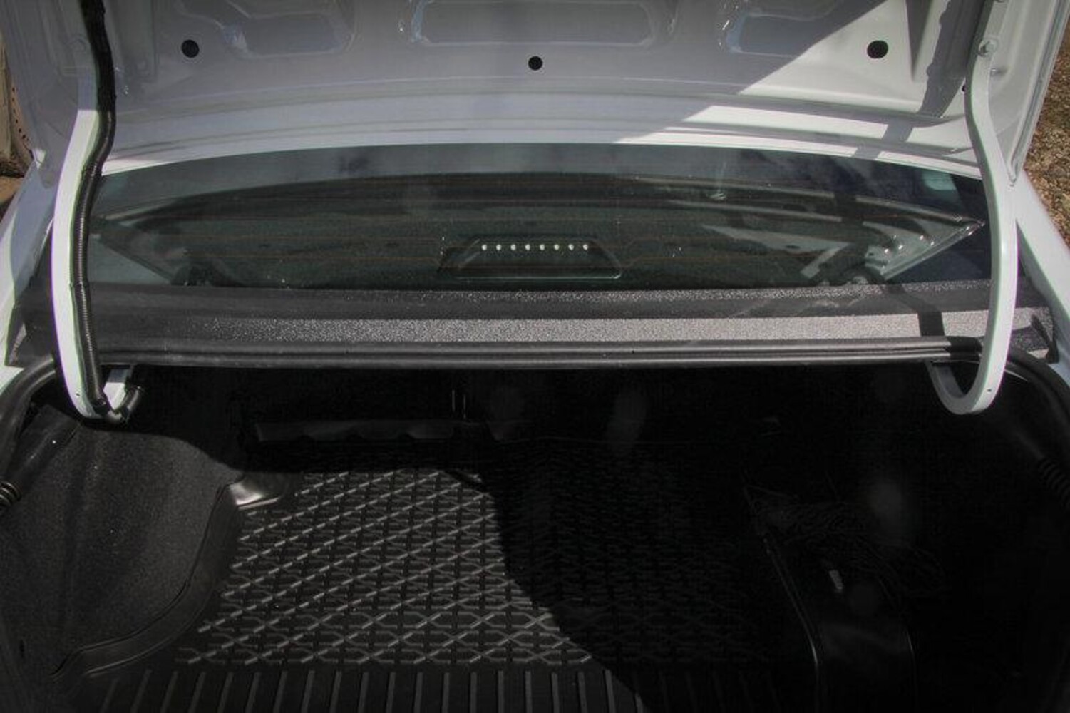Накладка в проём заднего стекла (ABS) LADA Vesta седан с 2014 (Жабо)