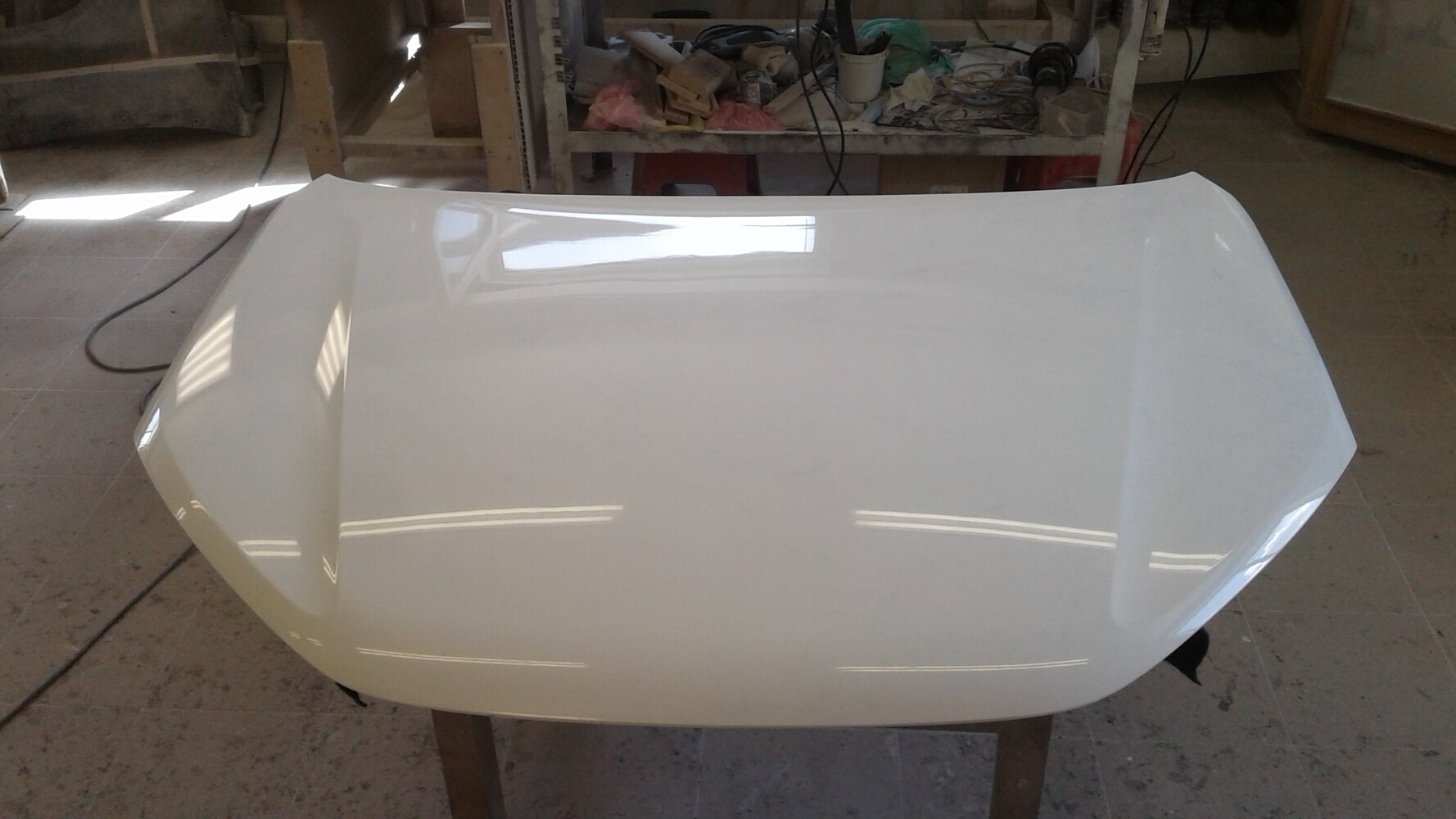 Капот стандартный стеклопластиковый для автомобилей семейства Lada Гранта FL
