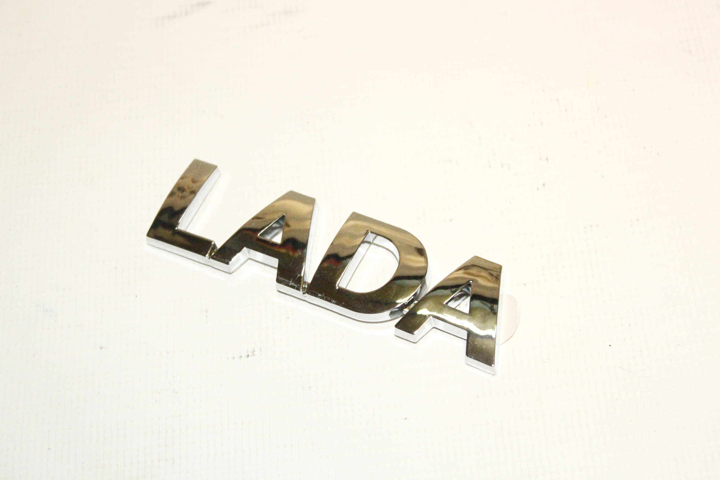 Орнамент задка «LADA» цельным текстом