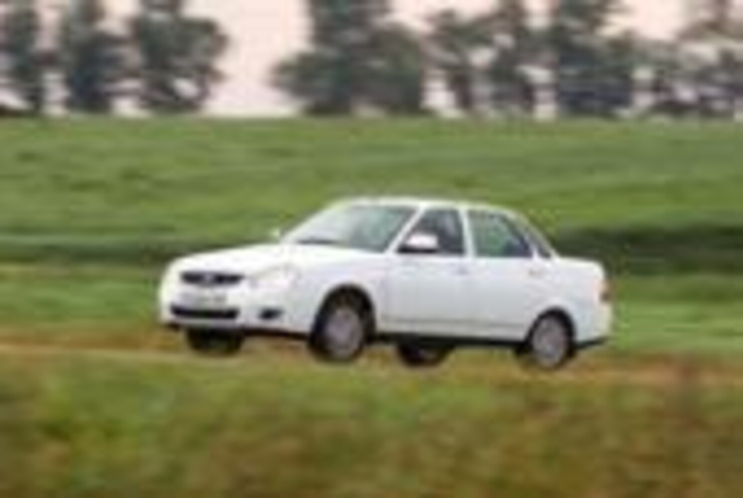Белая «Лада» стала самым популярным первым авто у россиян