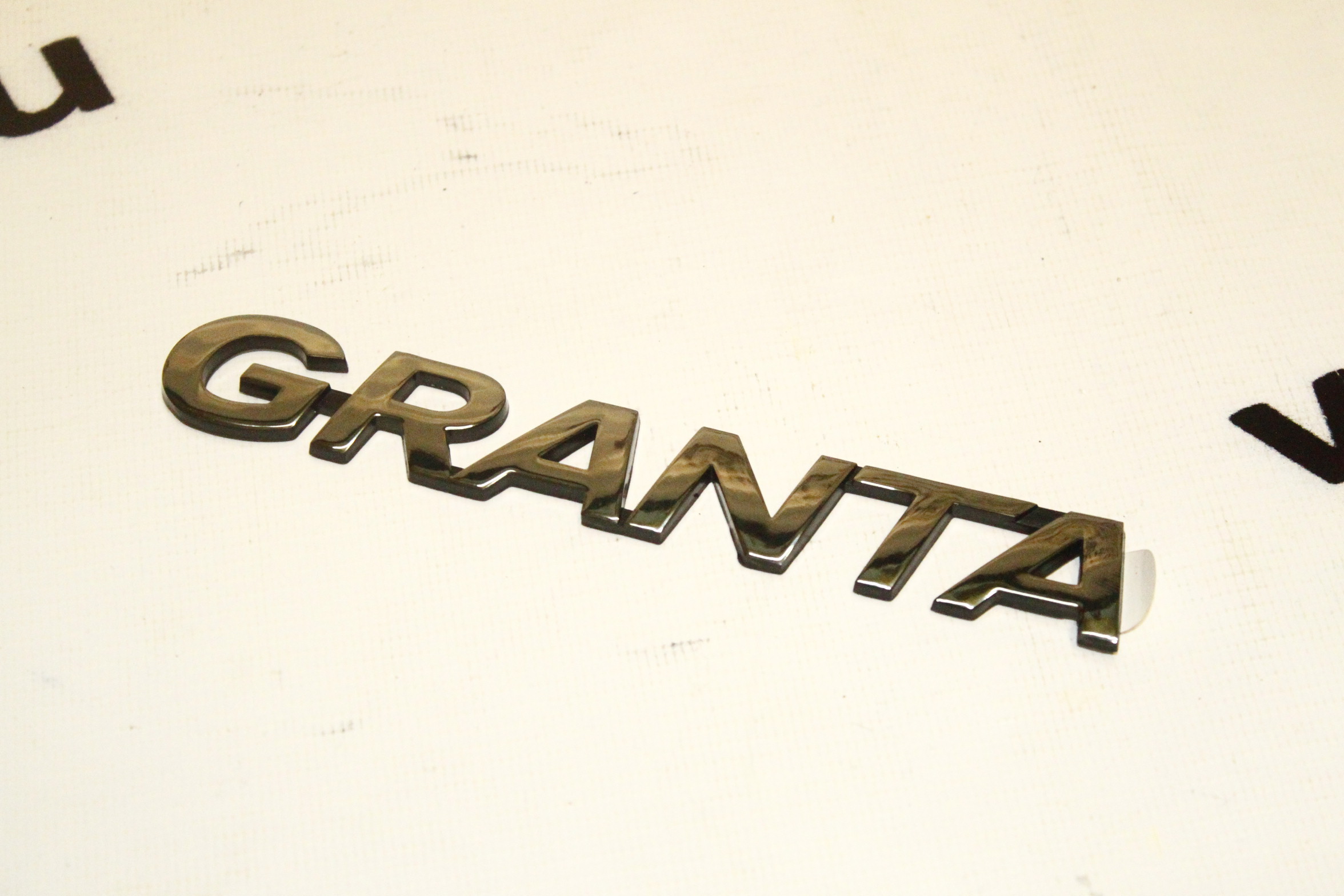 Орнамент крышки багажника (шильдик) «GRANTA»