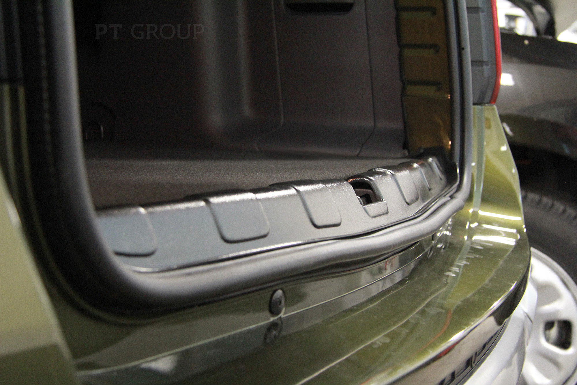 Накладка в проём багажника (ABS) Renault DUSTER с 2012